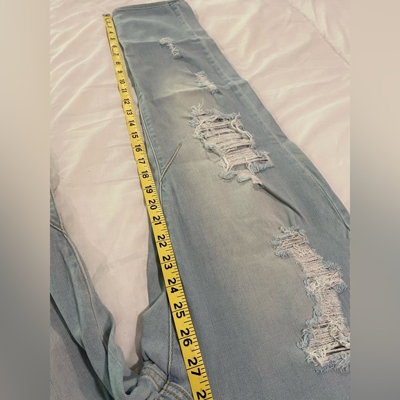 Rock & Republic Distressed Boyfriend Emo Jeans - Picture 7 of 7